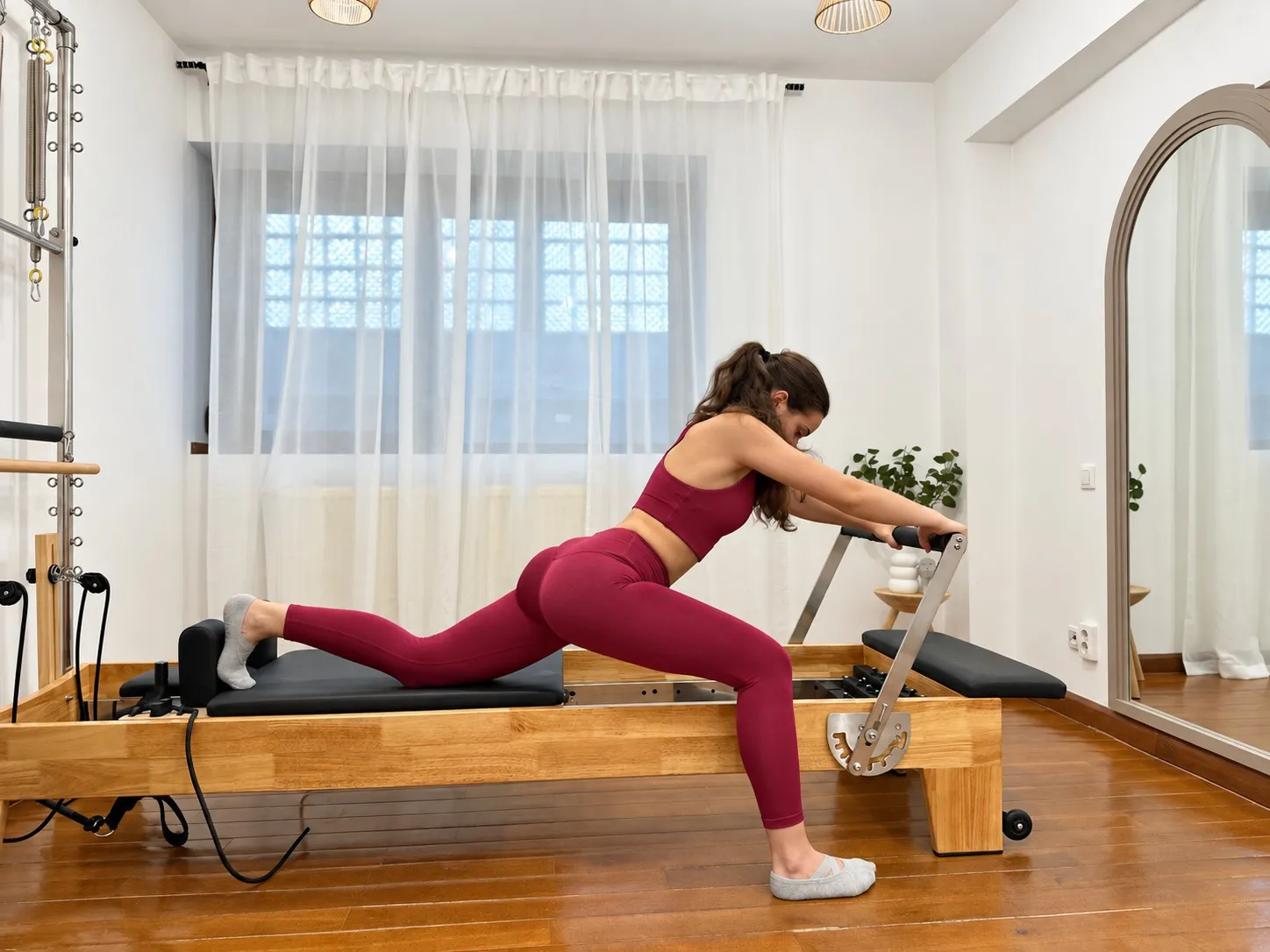 Exercițiu Pilates Reformer la Tess Fit Studio, Sector 1 București
