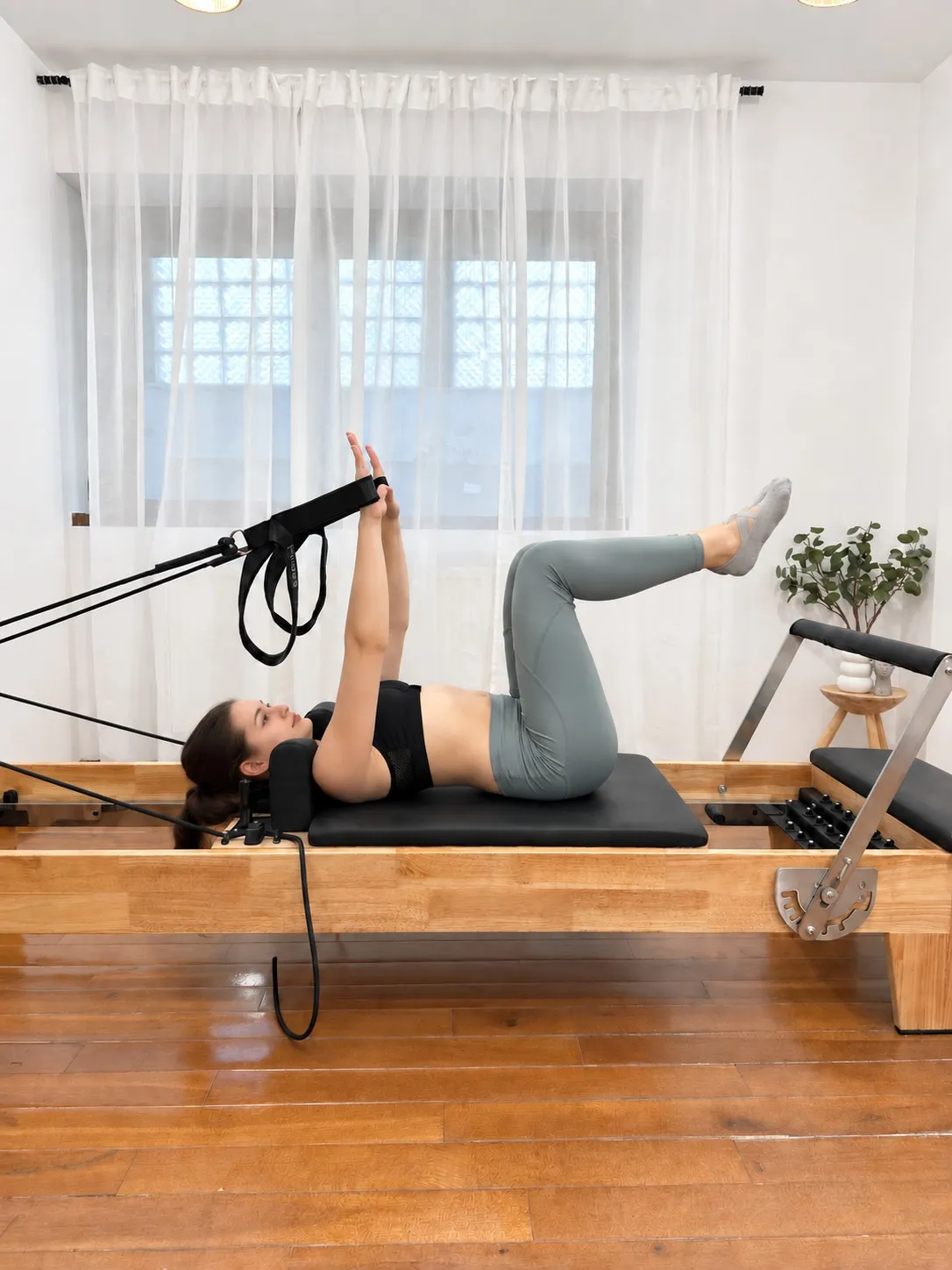 Exercițiu Pilates Reformer la Tess Fit Studio, Sector 1 București